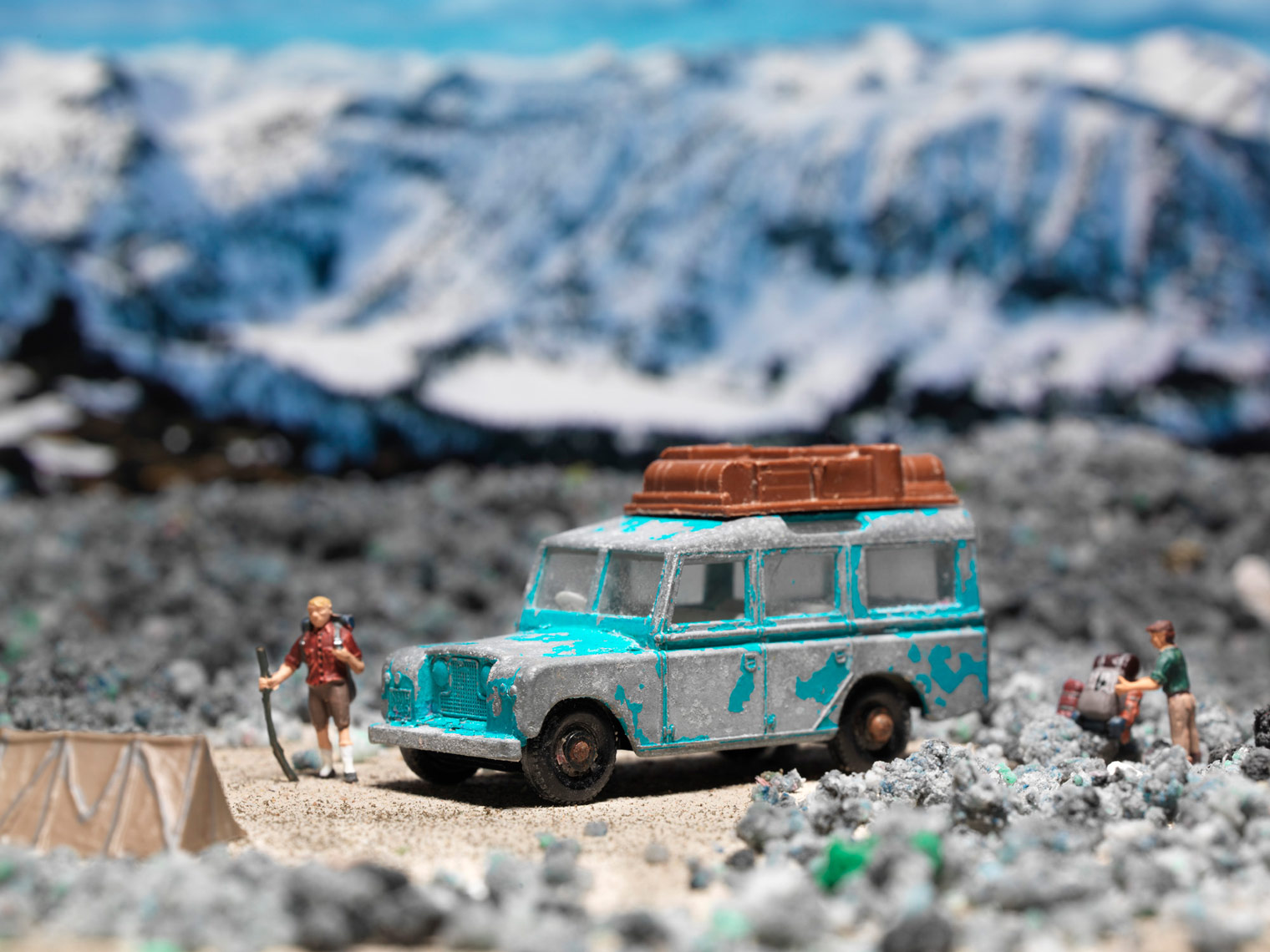 land-rover-off-road-truck